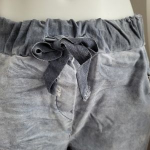 NWT Alika Italy Stretchy Capri Jeans Sz Lg